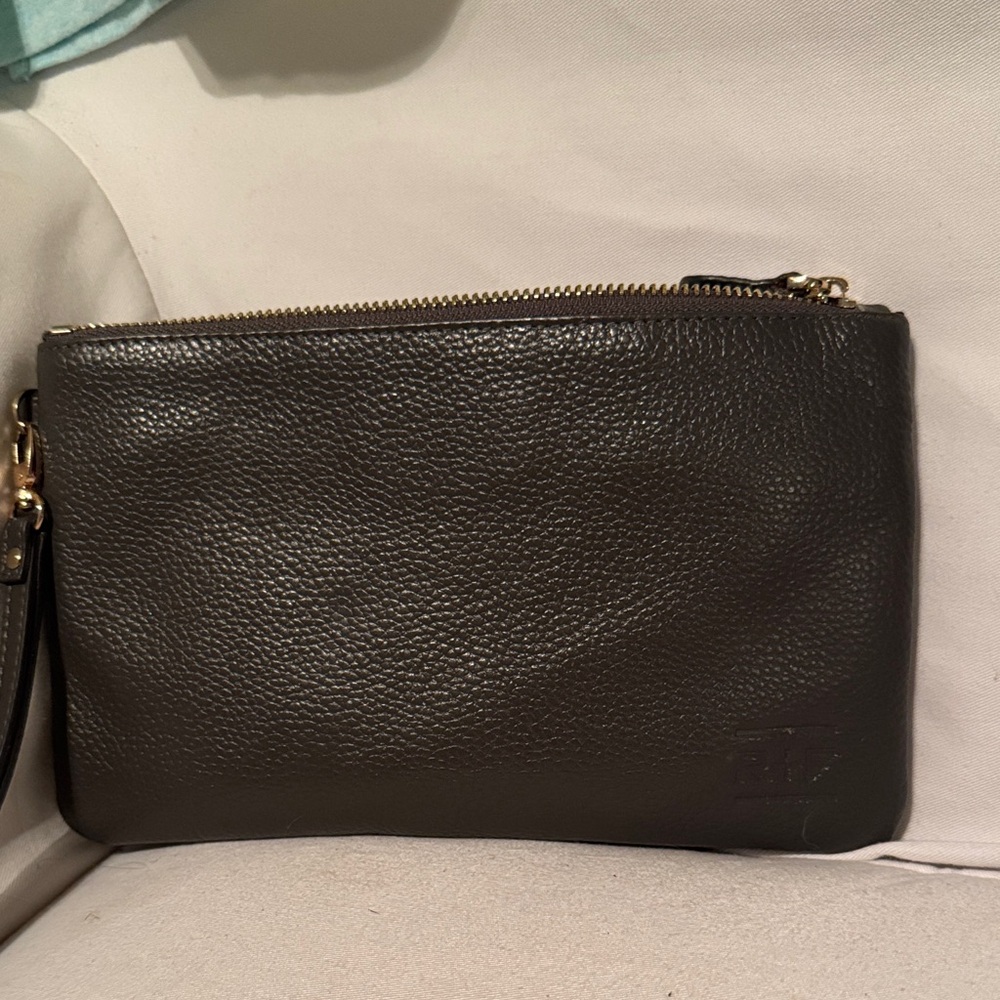 HButler Mighty Purse charge on the go Black Pebble Leather Wristlet